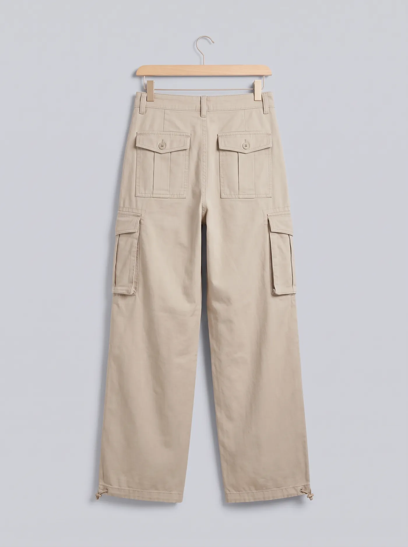 Pantalón Cargo Ancho, vista de espalda